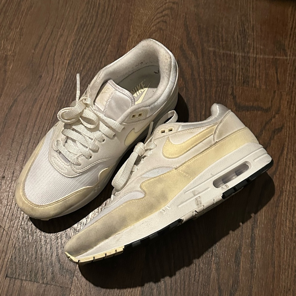 Nike White and Cream/Yellow Suede Air Max